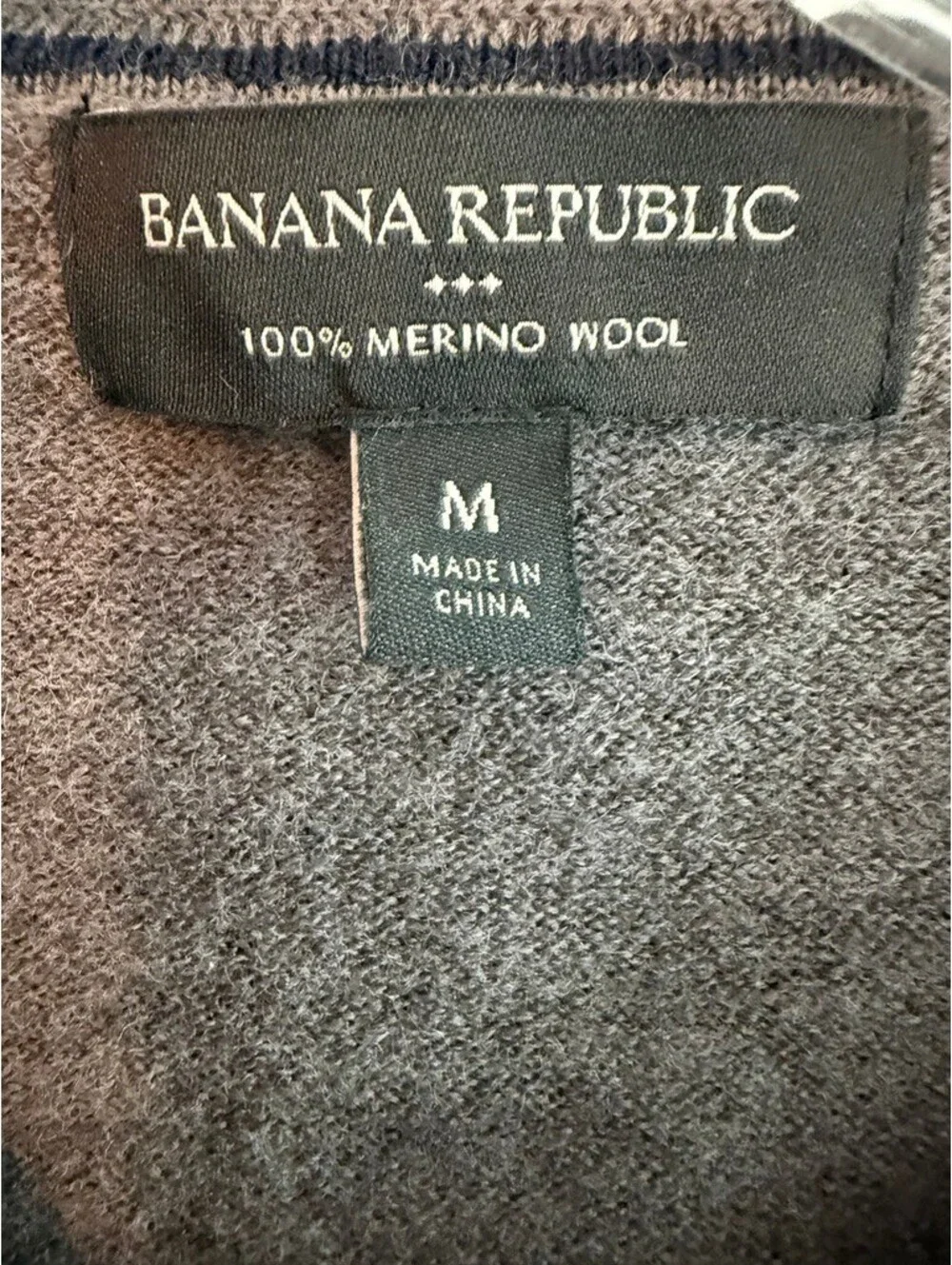 Banana Republic Men's 100% Merino Wool Gray V-Neck Pullover Sweater Medium